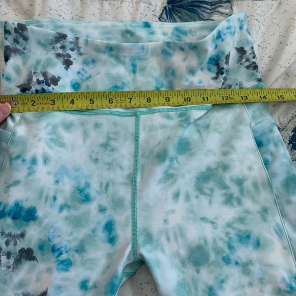 EUC Peloton Diamond Tie-Dye Leggings size Large - Picture 3 of 6